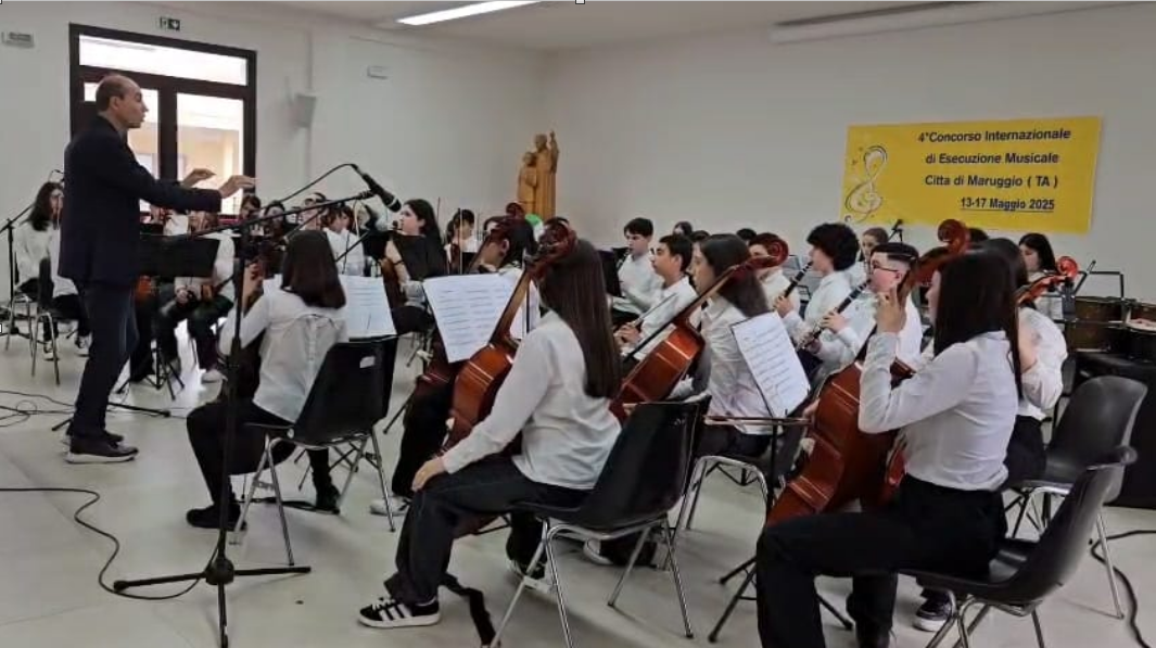 L’orchestra d’Istituto sul podio, 3° posto, al 4° Concorso Internazionale di esecuzione musicale Città di Maruggio (Taranto)